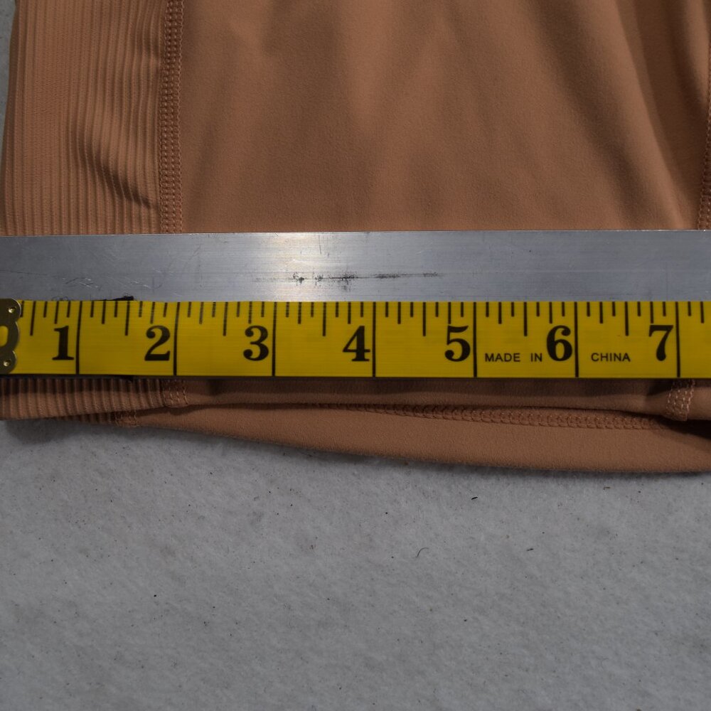kensie Women's Stretch Legging Shorts Size M Color Peach/Cream NWT #0282 - Picture 7 of 9